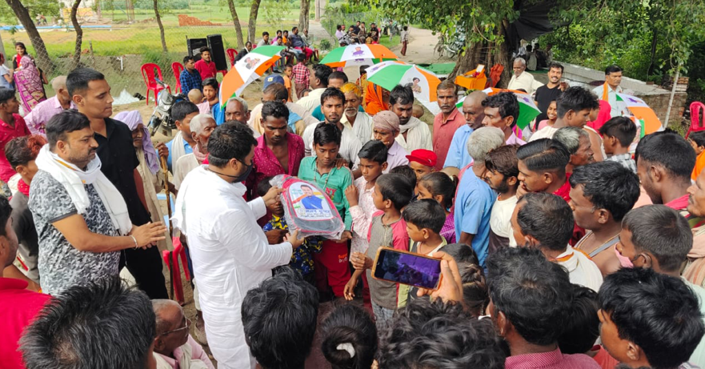 राहुल गाँधी जी गरीब और पीड़ित समाज के उत्थान हेतु लड़ाई लड़ रहे हैं।